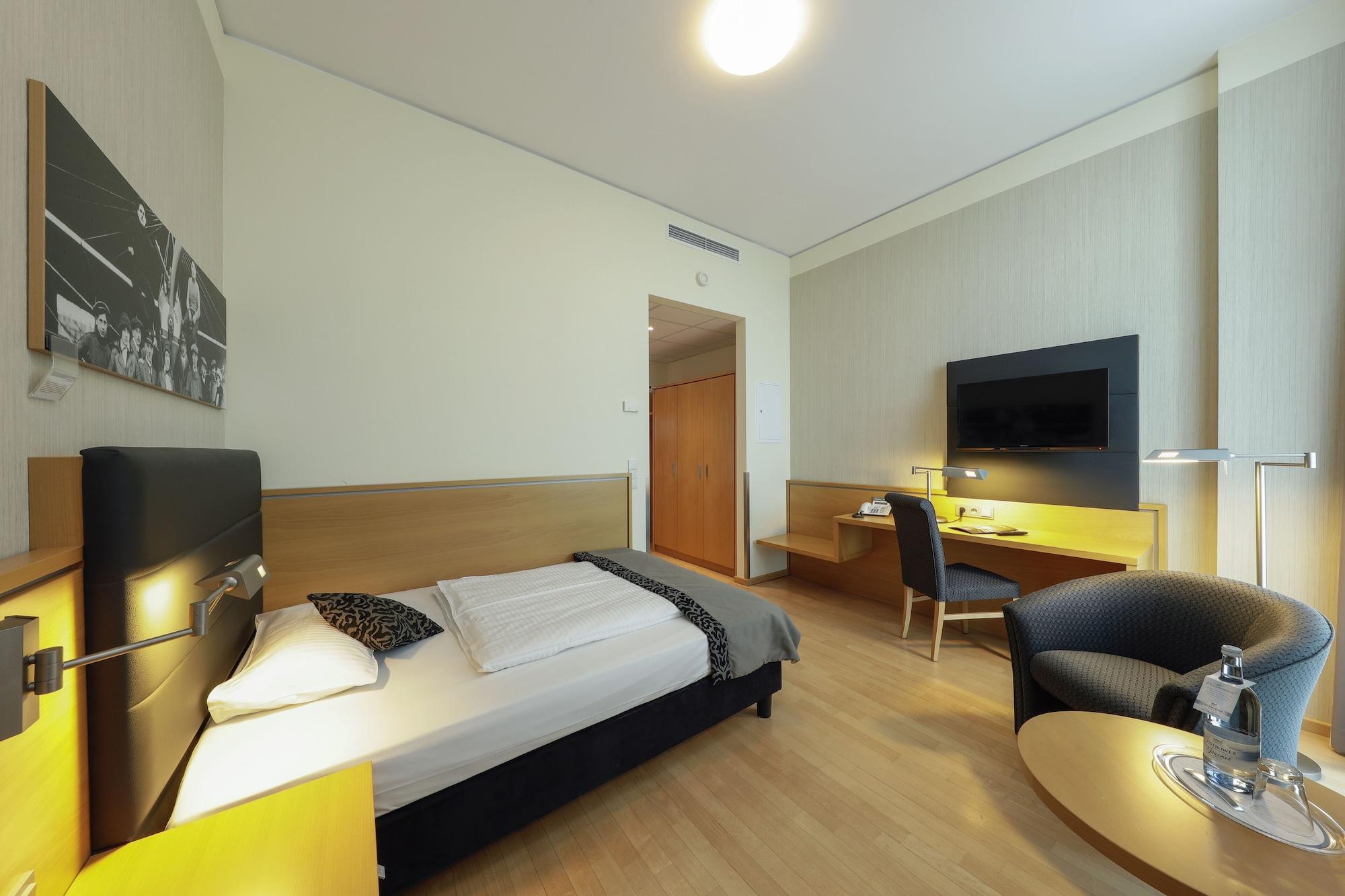 Airporthotel Berlin-Adlershof ภายนอก รูปภาพ