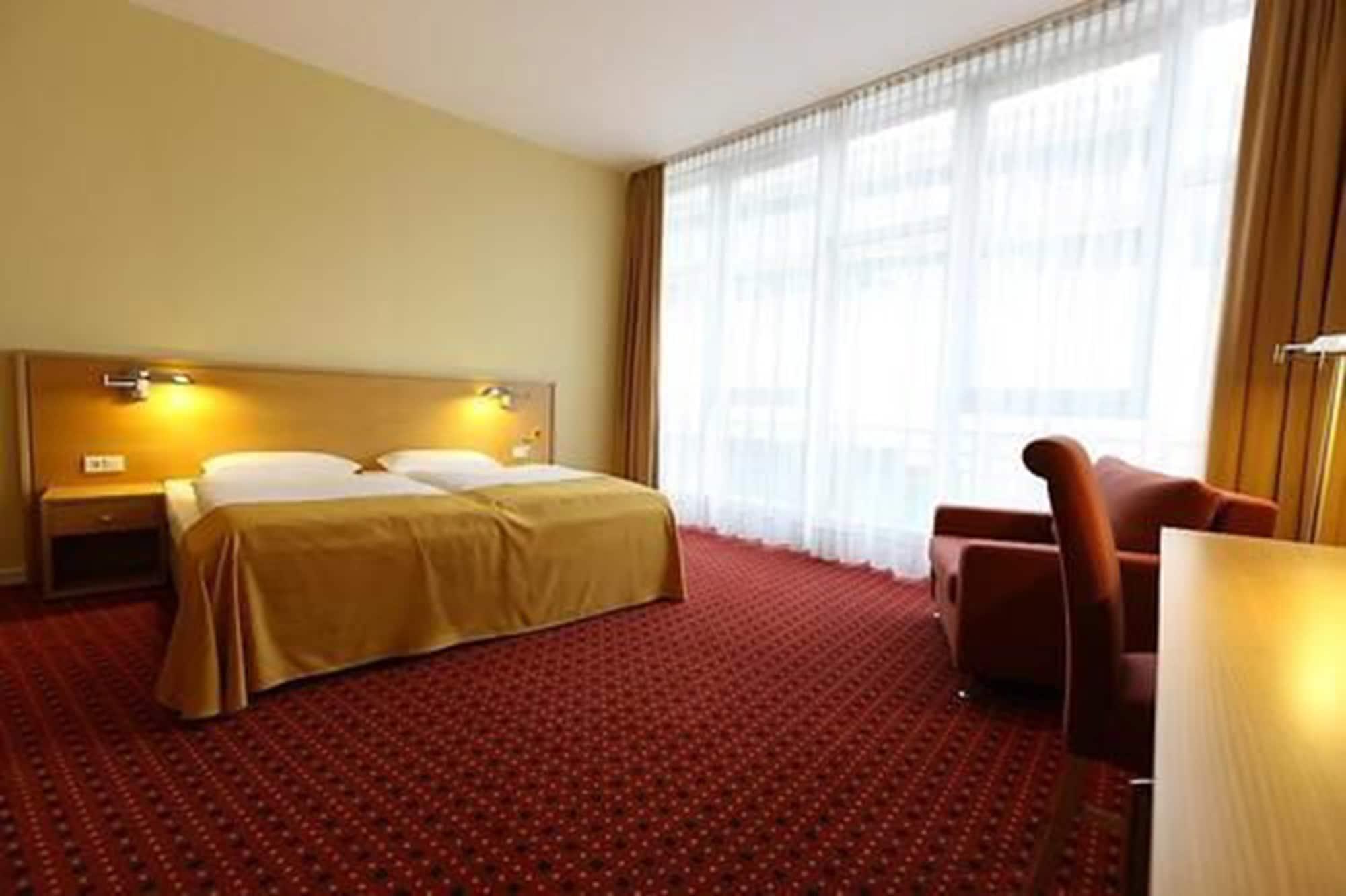 Airporthotel Berlin-Adlershof ภายนอก รูปภาพ